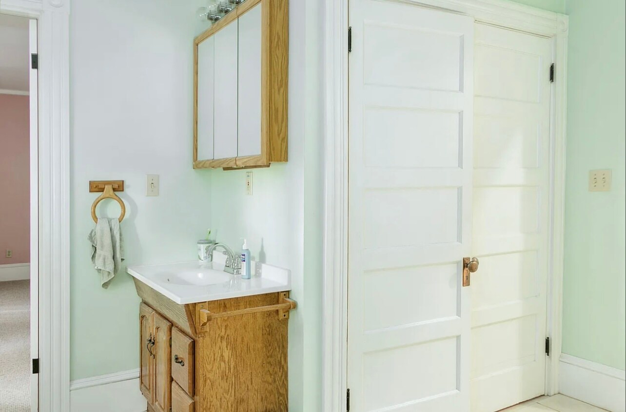 Building Photo - 110 Graham St