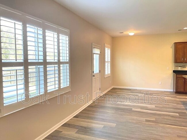 Building Photo - 4830 Hawkins Dr