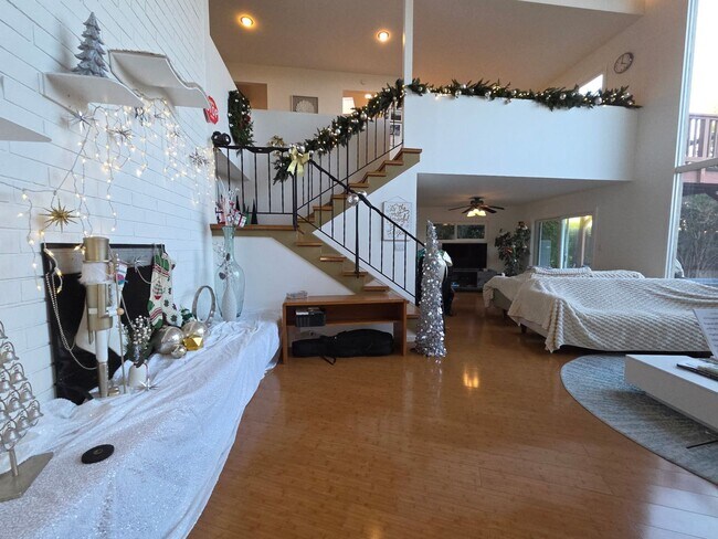 Building Photo - Wonderful Mid Century Home available for lease