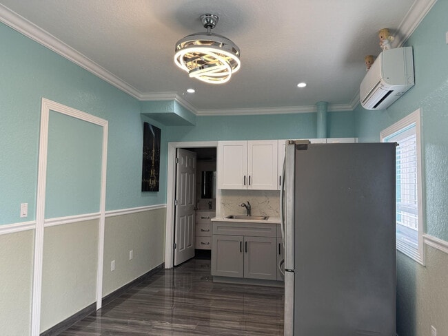 Building Photo - 240 NE 27th St