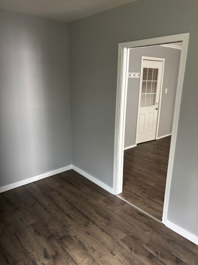 Building Photo - 2 bedroom house with garage