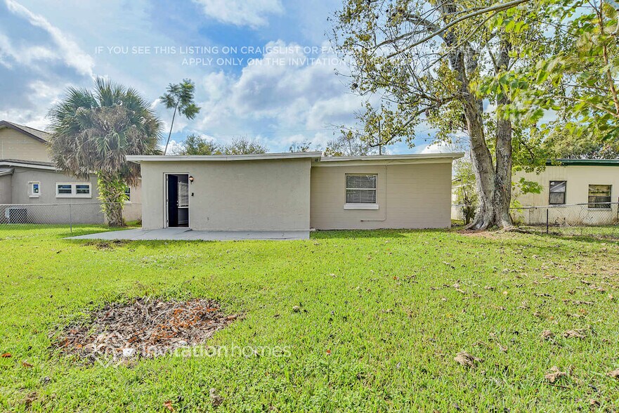 Building Photo - 4805 Burgundy Ln