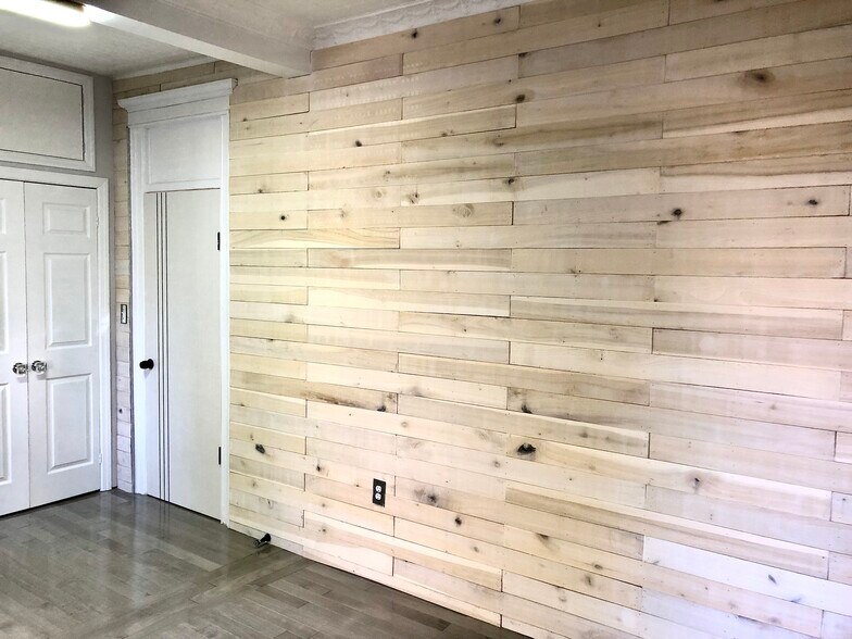 Building Photo - 6455 Cooper Ave