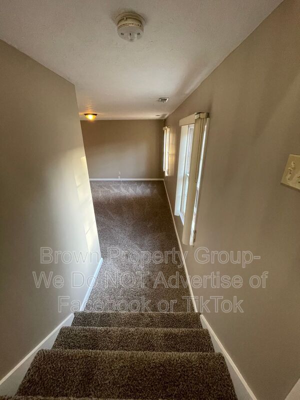 Building Photo - 1536 Rossmore Dr
