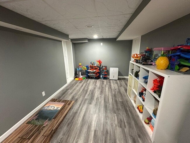 Building Photo - 5100 N Idlewild Ave