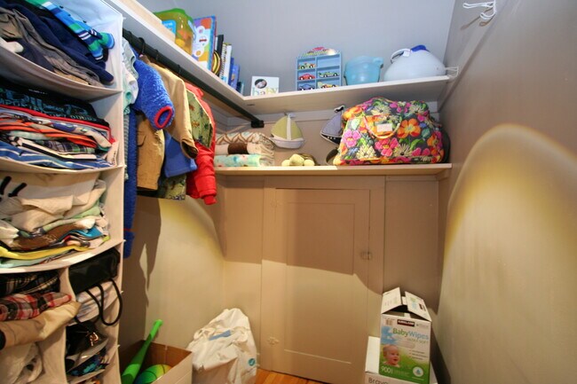 Building Photo - 233 Garfield Ave SW