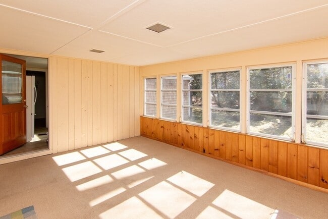 Building Photo - 98 Hillcrest Dr