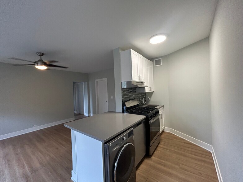 Building Photo - 730 Judson Ave