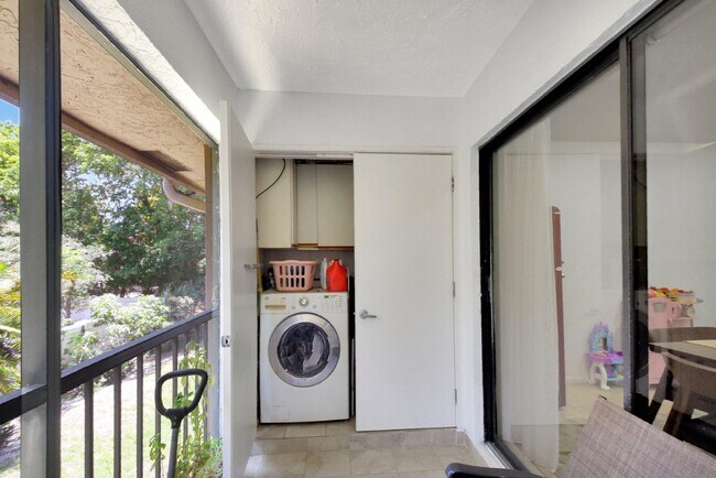 Building Photo - 5151 W Club Cir