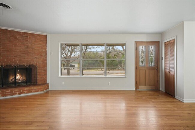 Building Photo - 904 Neans Dr