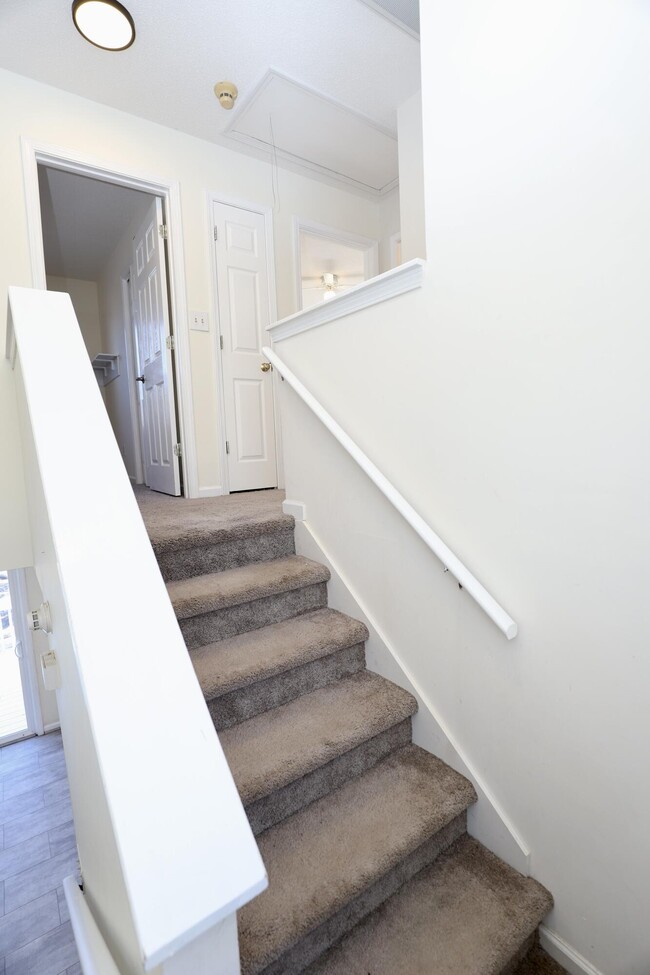 Building Photo - 21 N Trace Ct