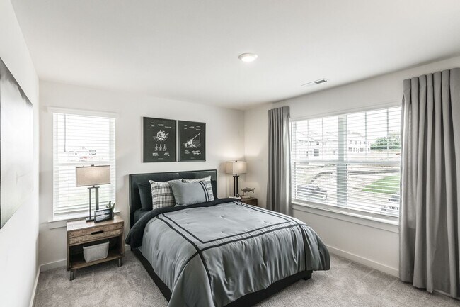 Building Photo - Modern Townhome