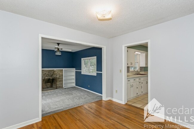 Building Photo - LARGE 3 Bedroom Home in North Wichita