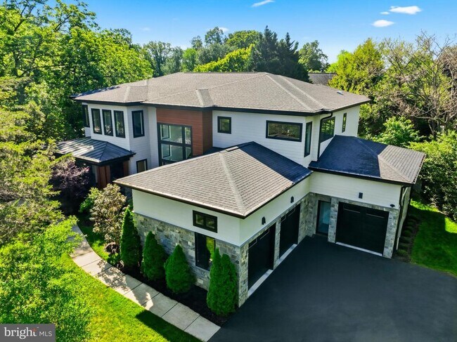 Building Photo - 1513 Oakview Dr