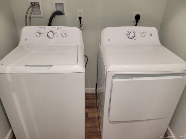 Building Photo - 10 Berkshire Rd