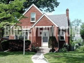 Building Photo - 3 Bed Home -Ottawa Neighborhood