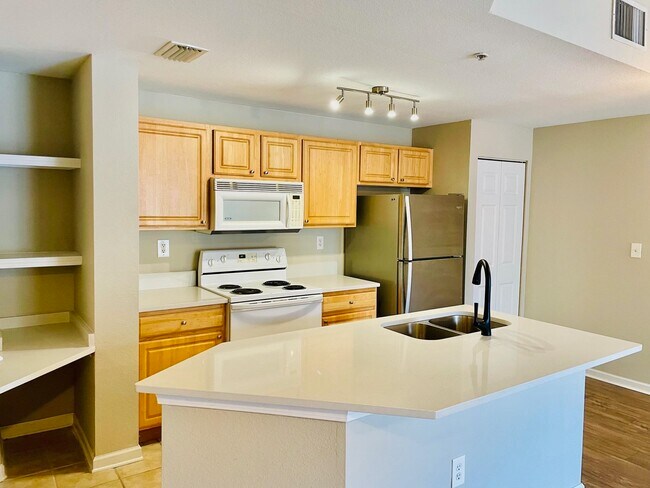 Building Photo - 425 S Villa San Marco Dr