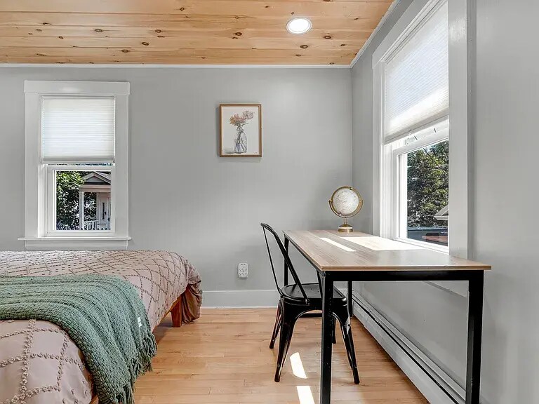 Building Photo - 10 W Elm St