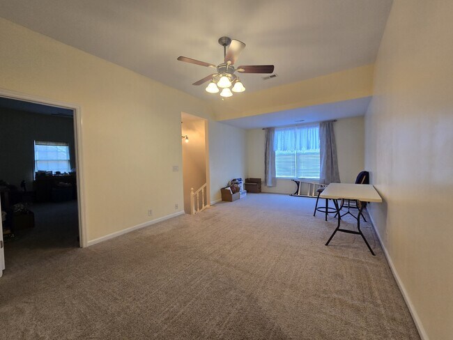 Building Photo - 232 Pebble Glen Dr