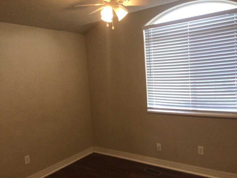 Building Photo - 7134 S Sorrento Way