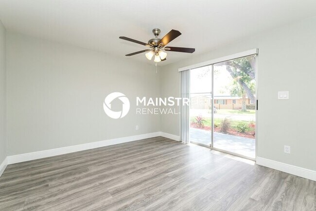 Building Photo - 3 Bedroom Pet-Friendly Home in HOLIDAY, FL with Main Street Renewal