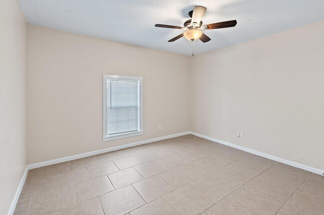 Building Photo - 410 Old Thorndale Rd