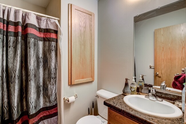 Building Photo - 1909 Southridge Ave