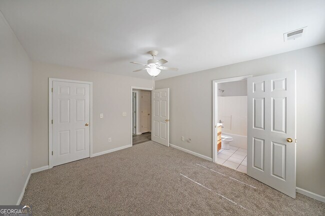 Building Photo - 703 Stonehaven Cir