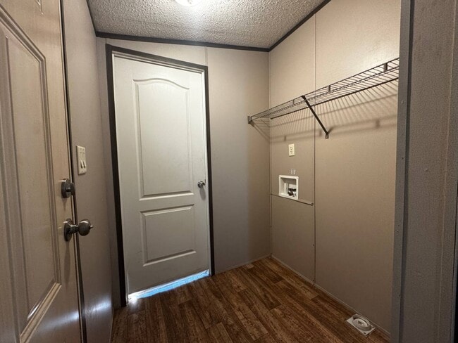 Building Photo - 7650 US-90