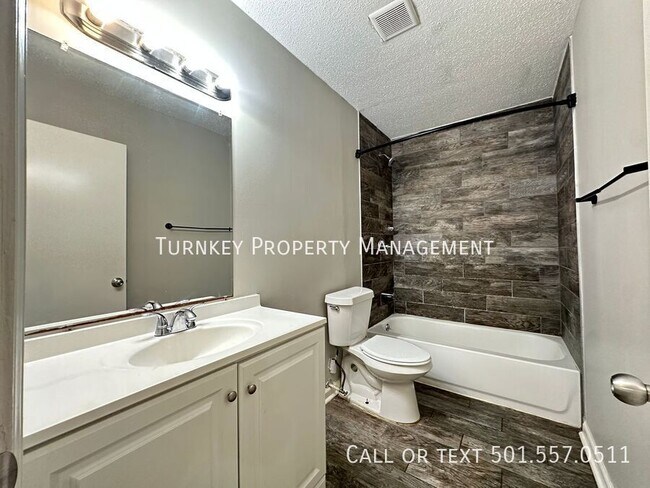 Building Photo - 361 N Oak Ct