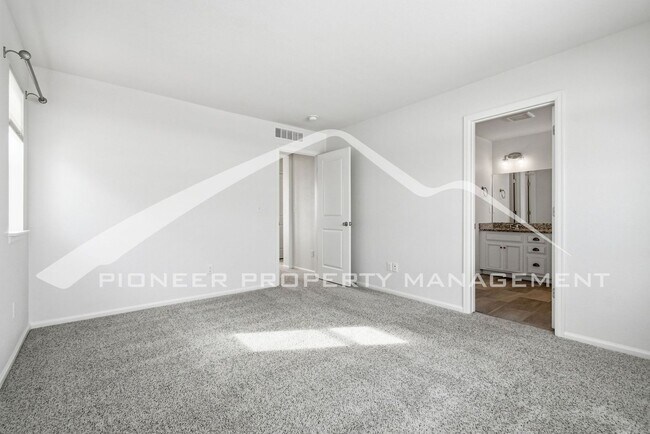 Building Photo - Gorgeous Home with Washer/Dryer and 2-Car Garage