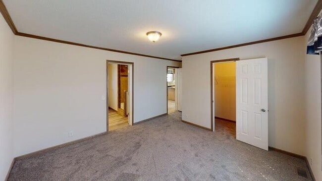 Building Photo - 140 American Ave