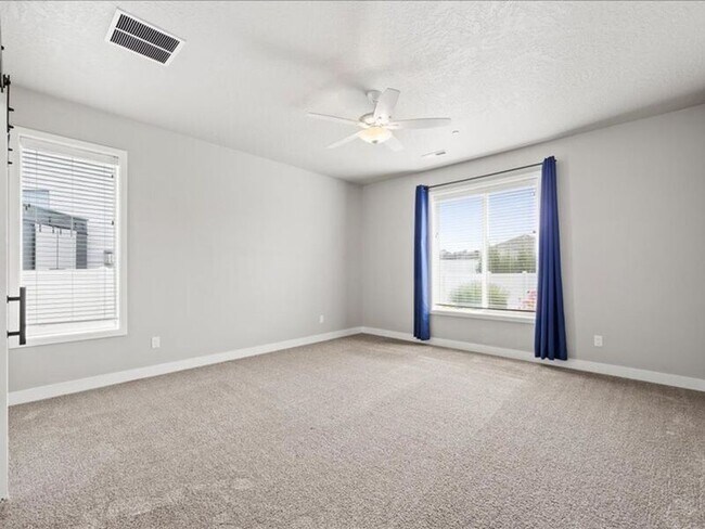 Building Photo - 4725 Roark Dr