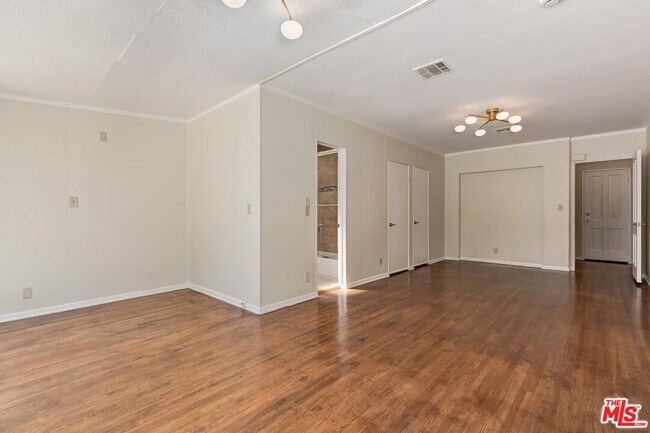 Building Photo - 10574 Ashton Ave