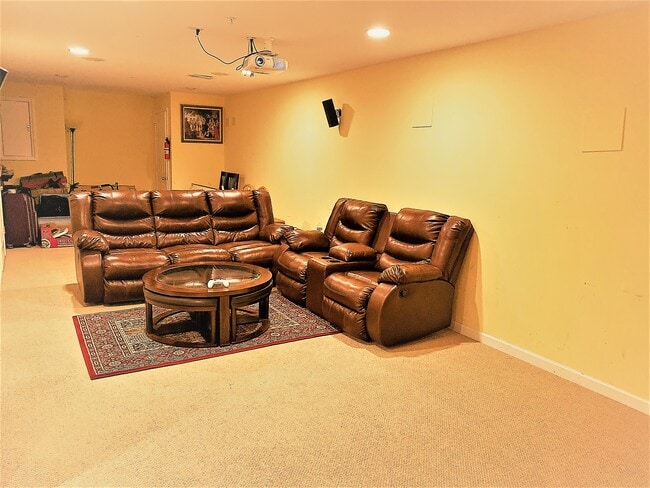 Building Photo - 208 Blossom Cir