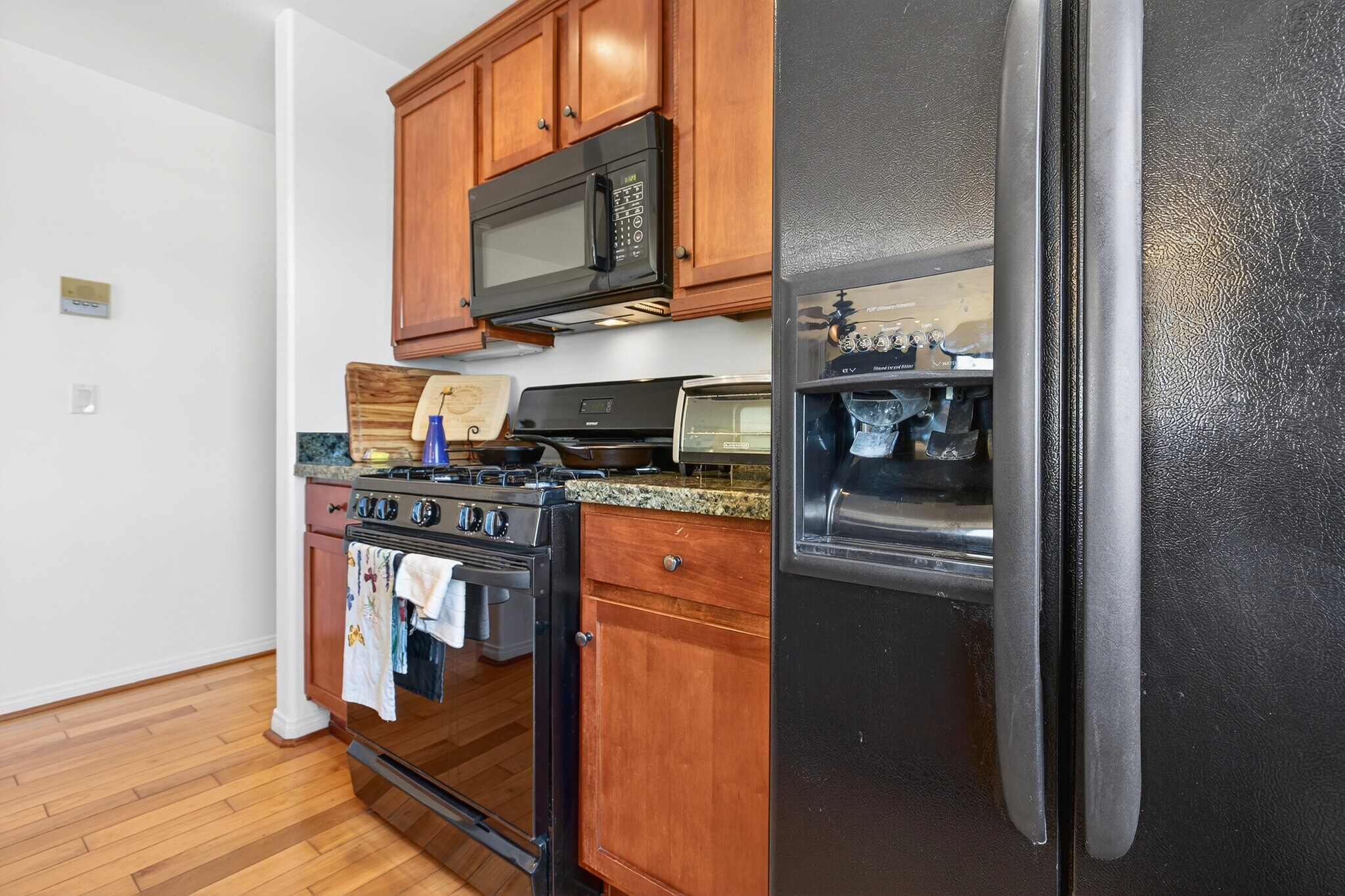 Building Photo - 4046 Iowa St