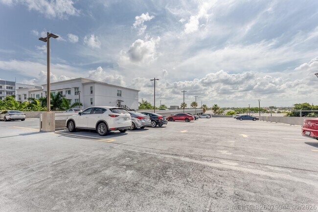 Building Photo - 2401 NE 65th St