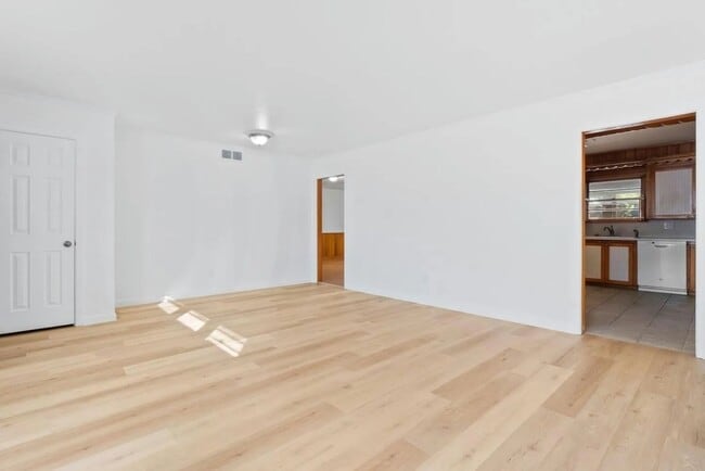 Building Photo - Huge 3 Bed 3 Bath House Near Texas Tech