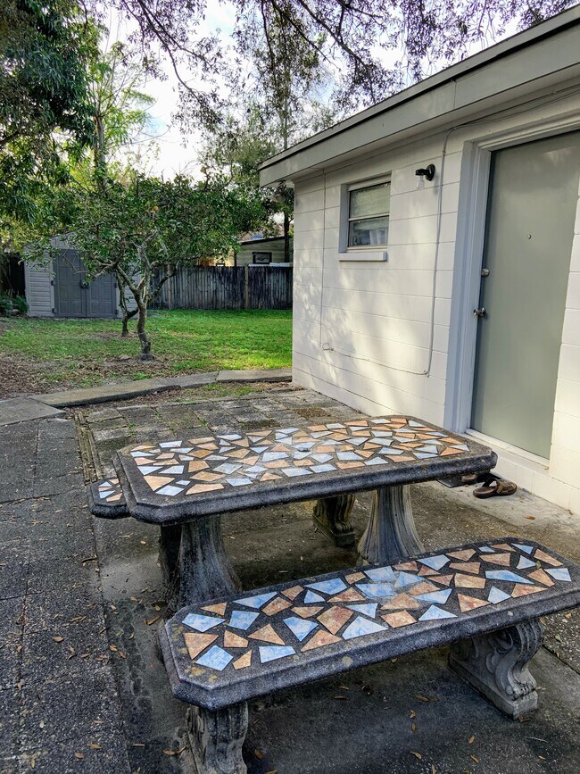 Building Photo - 8736 Overlook Dr