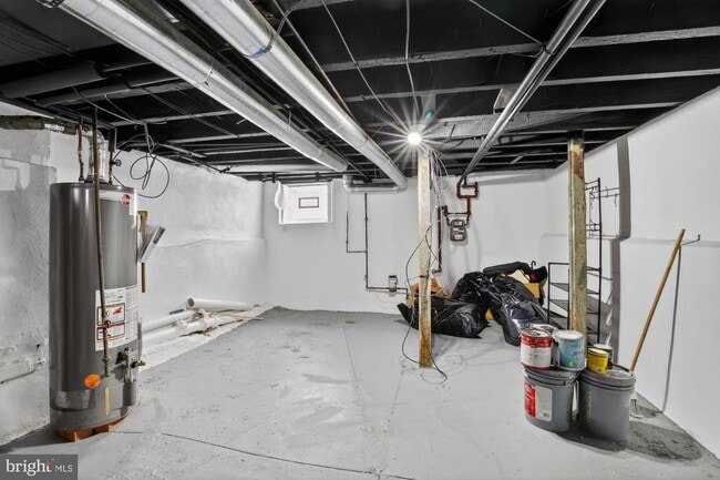 Building Photo - 2319 E Somerset St