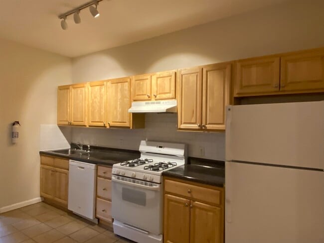 Building Photo - 275 Webster Ave