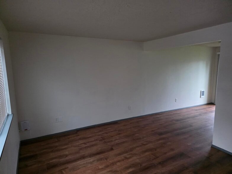 Building Photo - 350 SE Dimick St