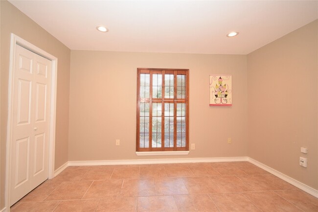 Building Photo - 6011 Arboles Dr