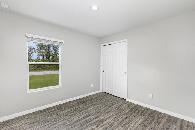 Building Photo - Available Now! Move In Special- 1 month re...