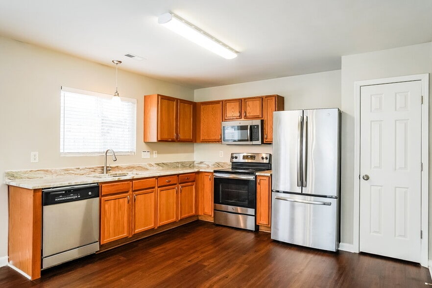 Building Photo - 6037 Ladish Ln