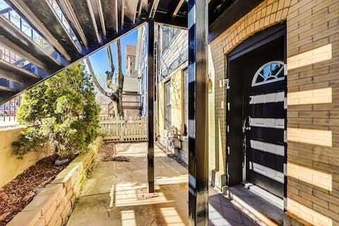 Building Photo - 1730 W Beach Ave