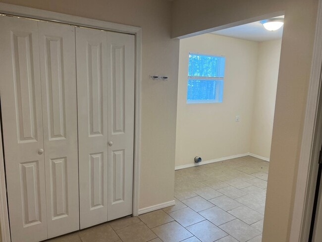 Building Photo - 1020 E Lynn St