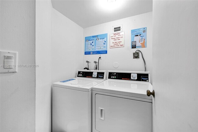 Building Photo - 18041 Biscayne Blvd