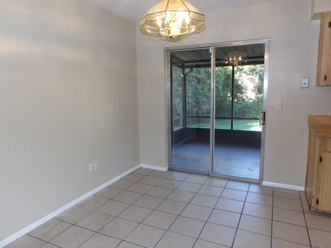 Building Photo - 3 Bedroom 1 bath Call Carole Arcaro Delton...