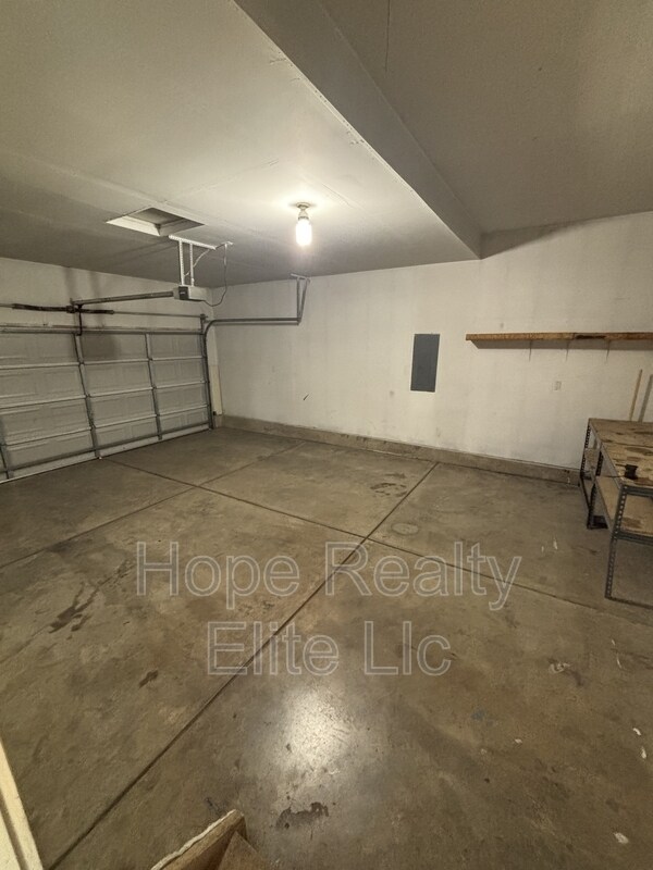 Building Photo - 7640 Fiona Ln